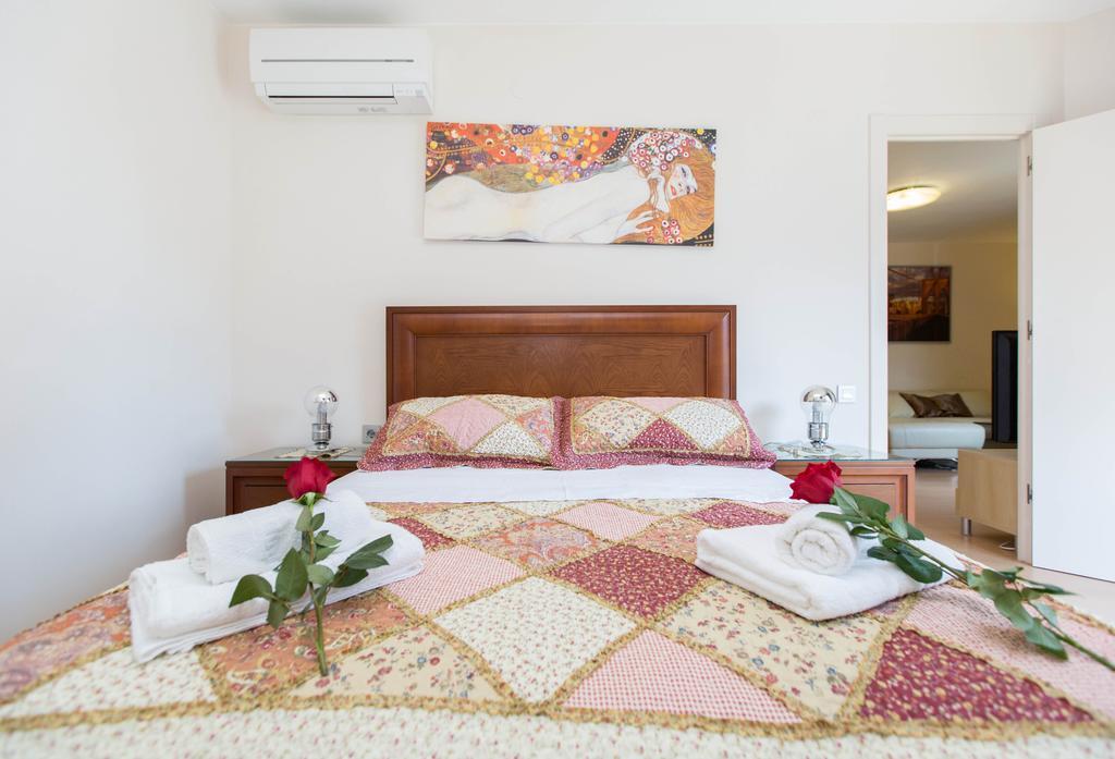 Stay Barcelona Central Apartments Esterno foto